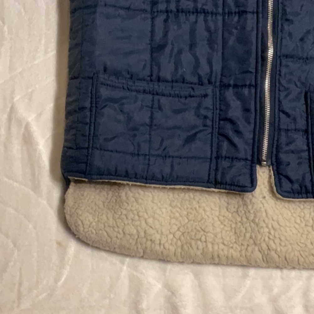 Navy Blue Quilted Vest with Sherpa Lining vintage - Picture 3 of 11